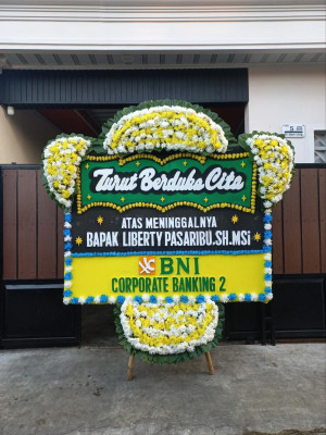 Papan Bunga Duka di Air Manis