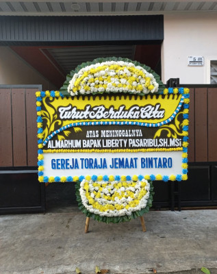 Papan Bunga Duka di Air Manis