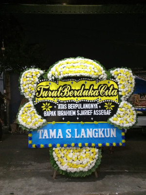 Papan Bunga Duka di Air Manis