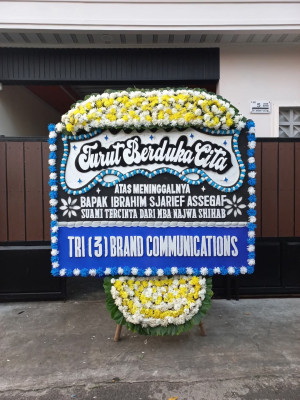 Papan Bunga Duka di Air Manis